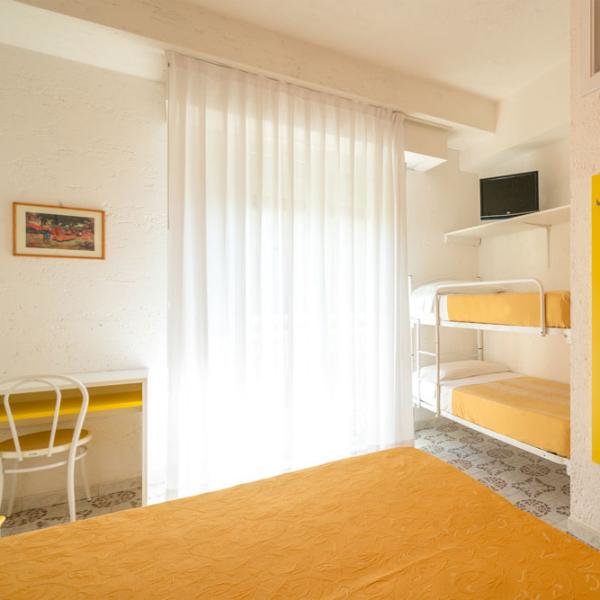 hotelmarconicattolica fr chambres 009
