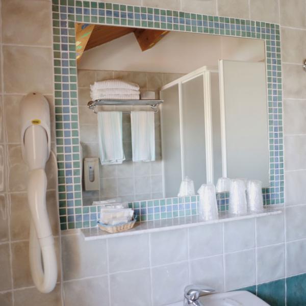 hotelmarconicattolica fr chambres 041