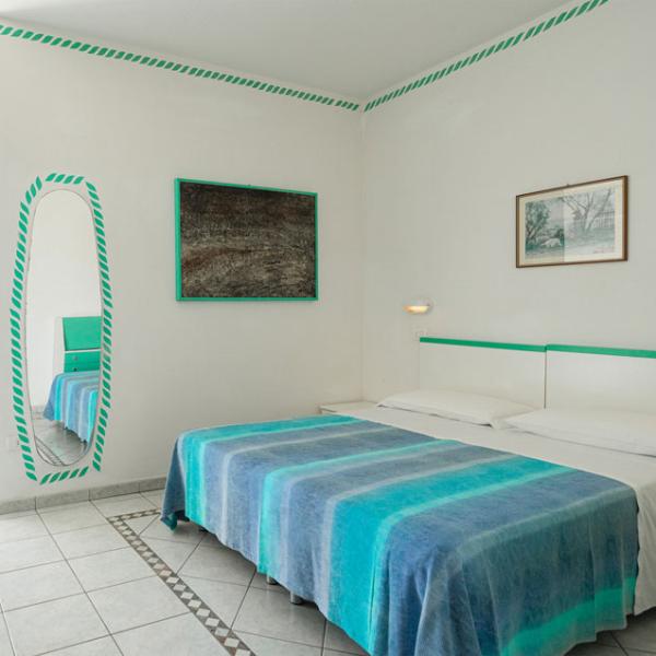 hotelmarconicattolica fr chambres 023