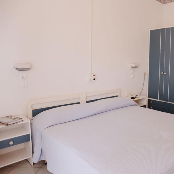 hotelmarconicattolica fr chambres 025